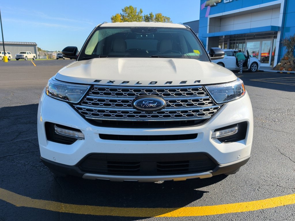 Used 2021 Ford Explorer Limited w/ Equipment Group 301A AWD/4WD image 2