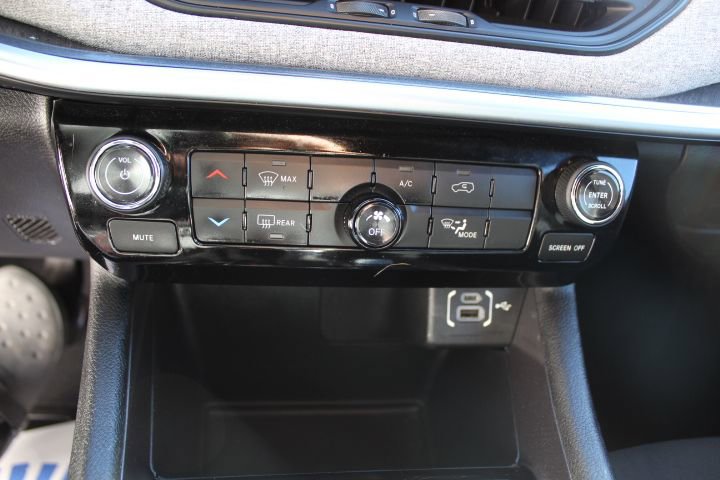 Used 2024 Jeep Compass Sport image 23