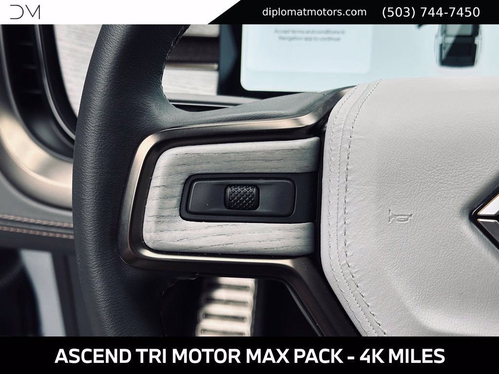 Used 2025 Rivian R1S Premium Dual AWD/4WD image 33