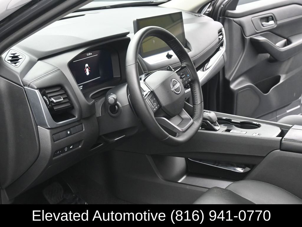 Used 2025 Nissan Rogue SL image 7