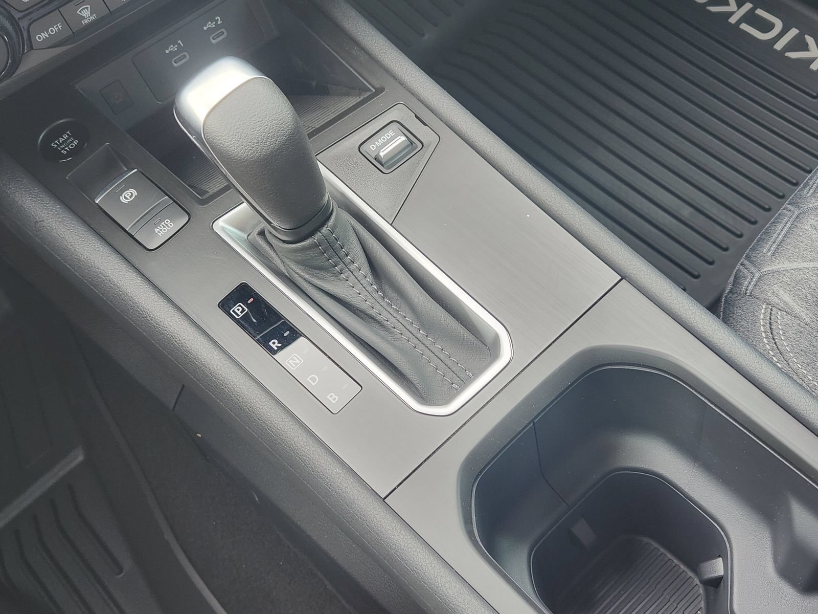 New 2026 Nissan Kicks SV w/ Charging Package FWD image 19