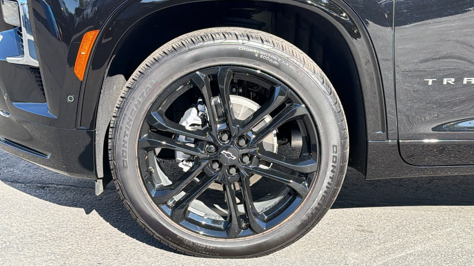 Used 2025 Chevrolet Traverse High Country w/ LPO, Floor Liner Package AWD/4WD image 9