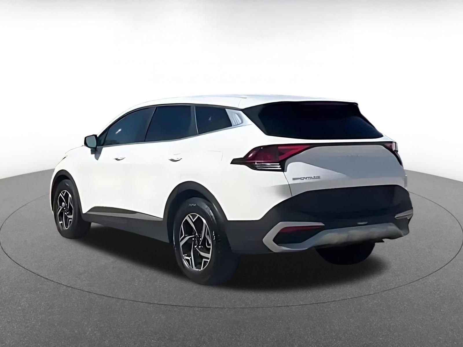 Used 2025 Kia Sportage LX image 7