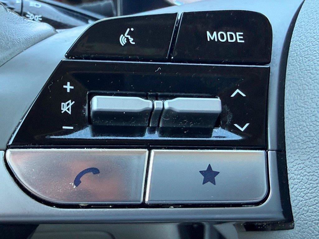 Used 2025 Hyundai Elantra SEL FWD image 17