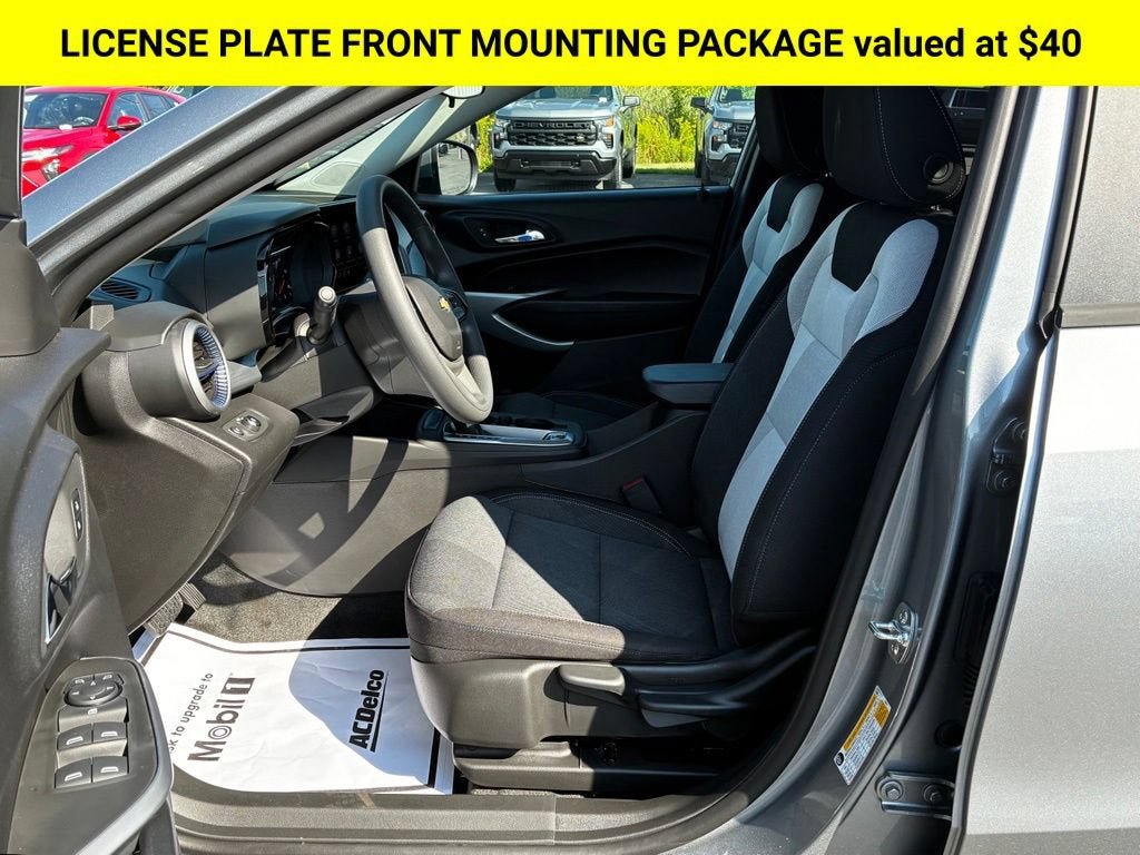 New 2026 Chevrolet Trax LS w/ LS Convenience Package FWD image 3
