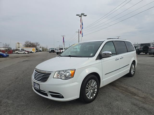 Used 2016 Chrysler Town & Country Touring-L image 8