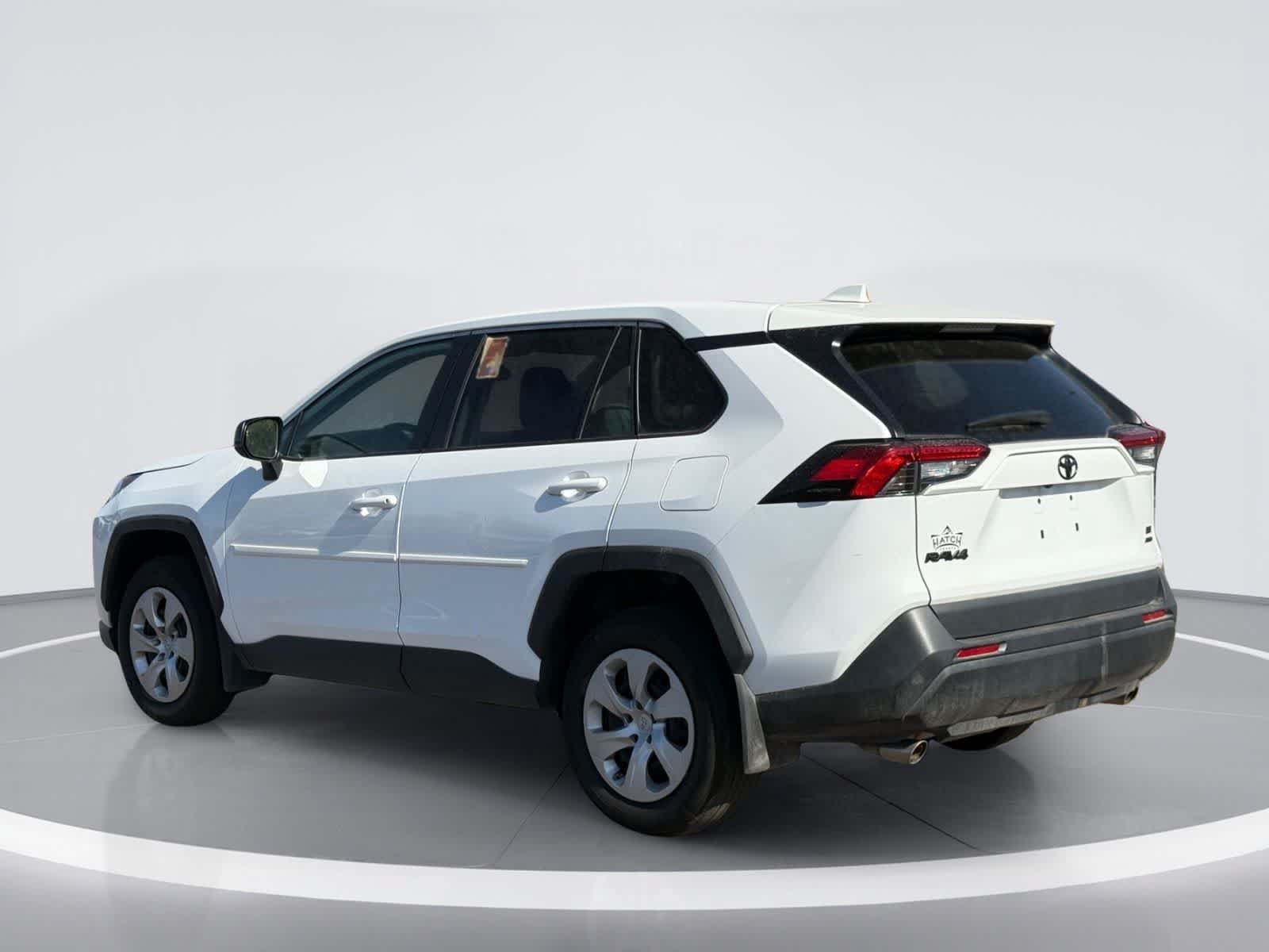 Used 2023 Toyota RAV4 LE AWD/4WD image 4