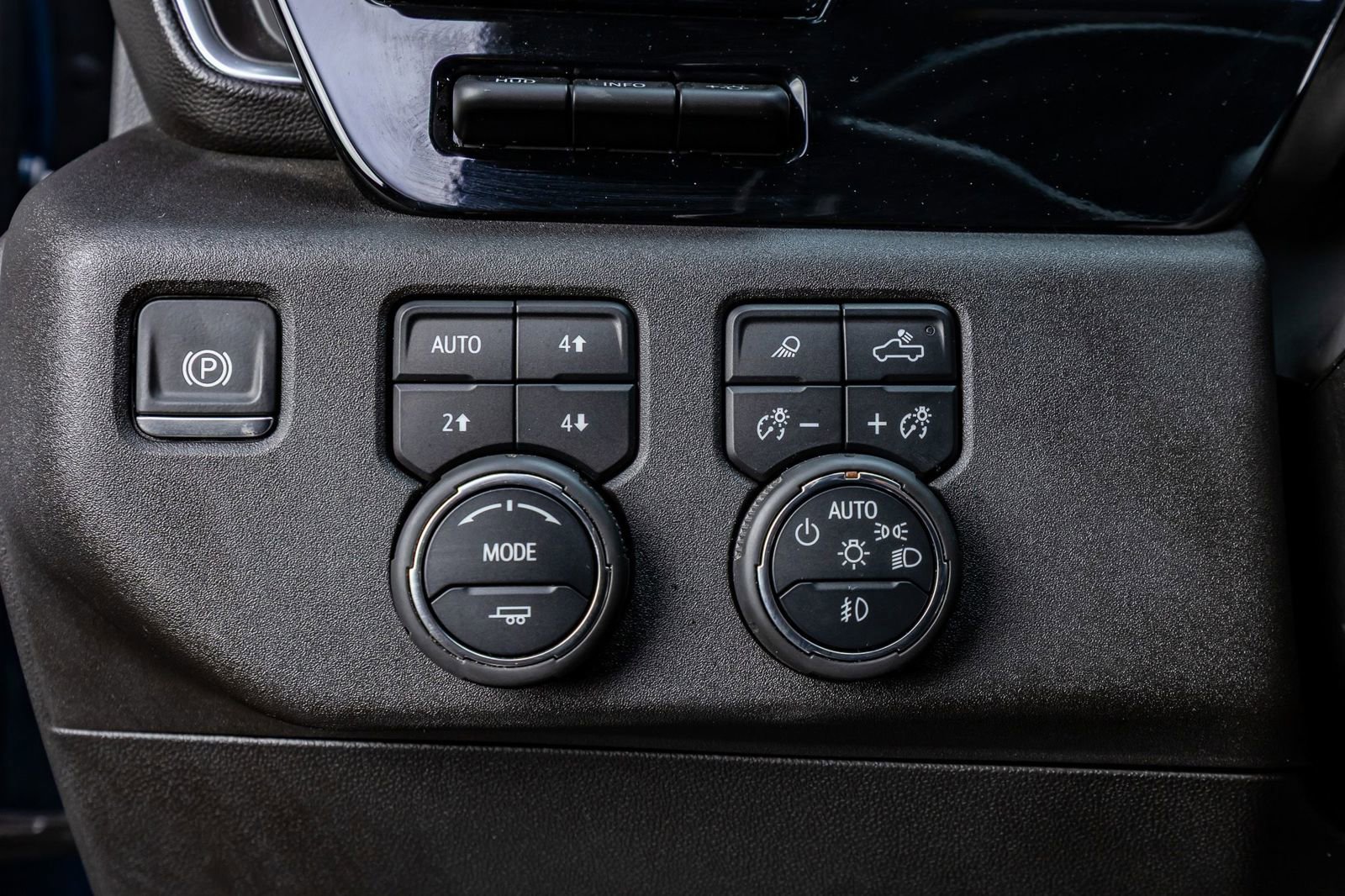 Used 2024 Chevrolet Silverado 2500 High Country w/ High Country Premium Package AWD/4WD image 22