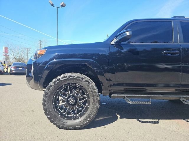 Used 2018 Toyota 4Runner TRD Off-Road AWD/4WD image 27