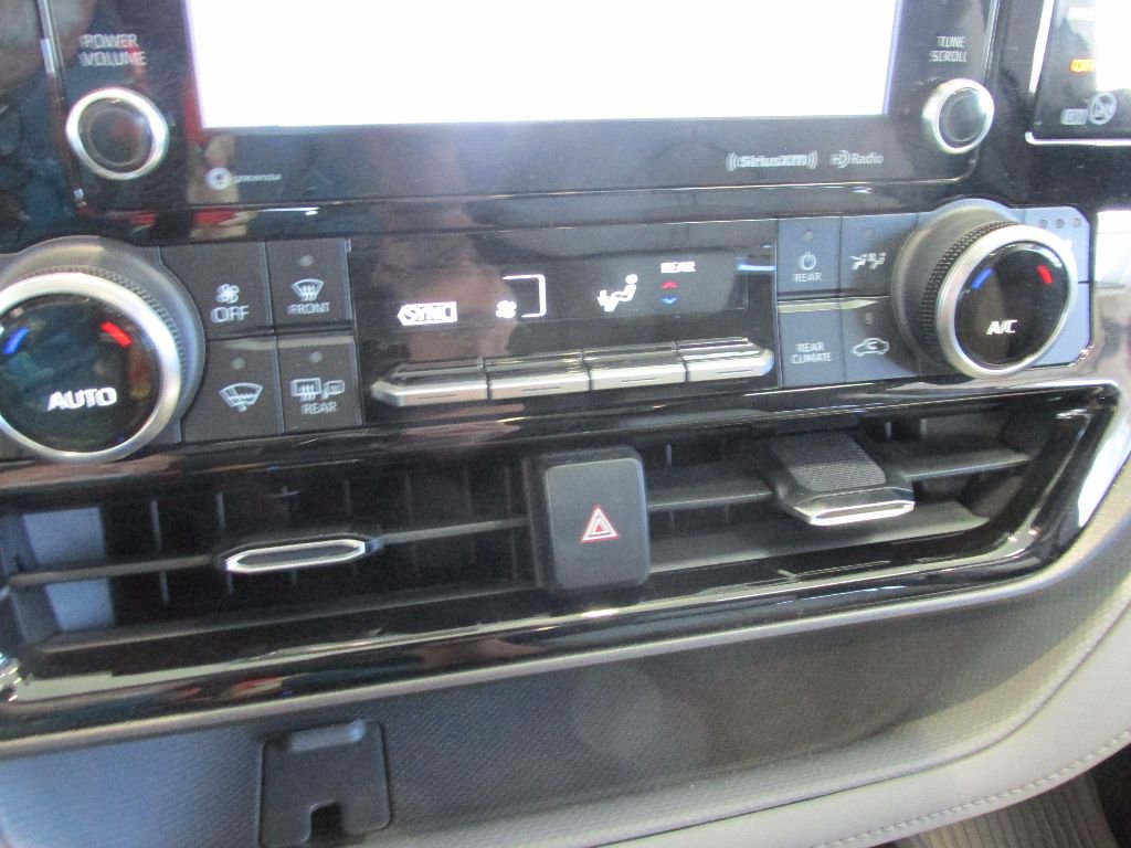 Used 2022 Toyota Highlander XLE image 25