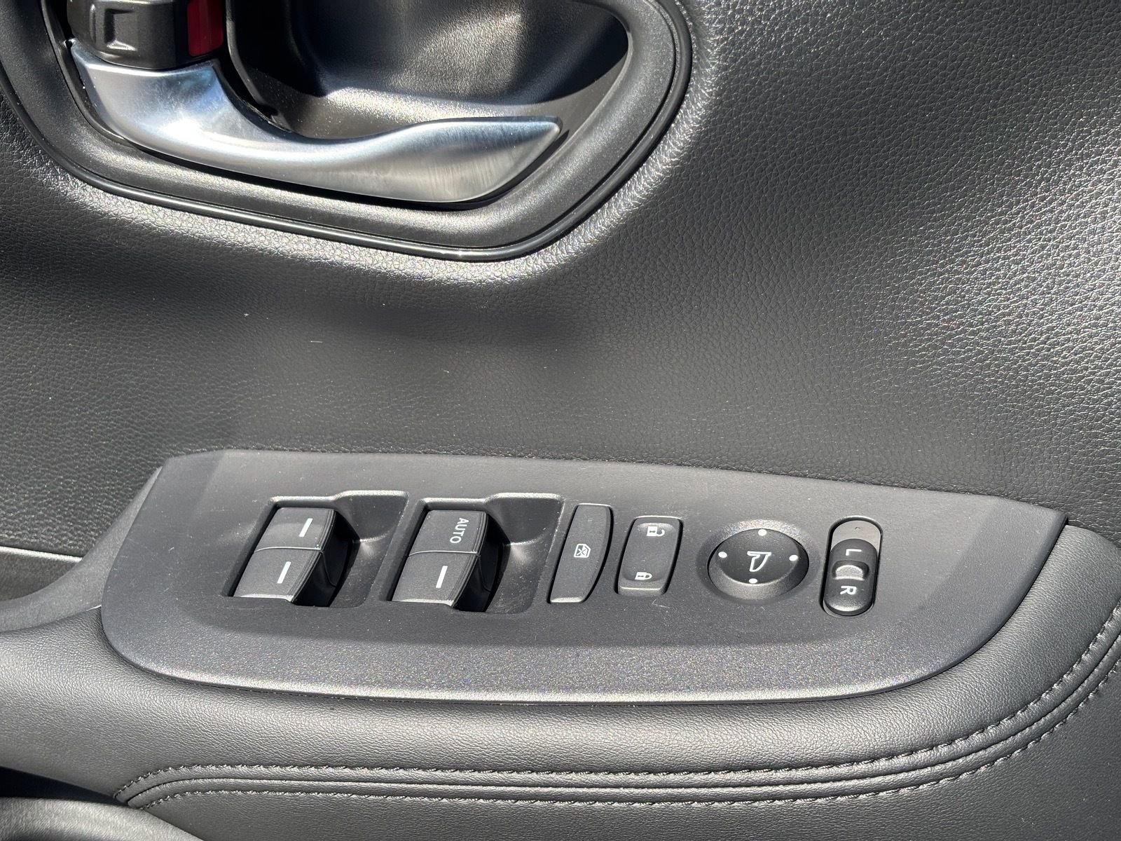 Used 2025 Honda HR-V LX image 32