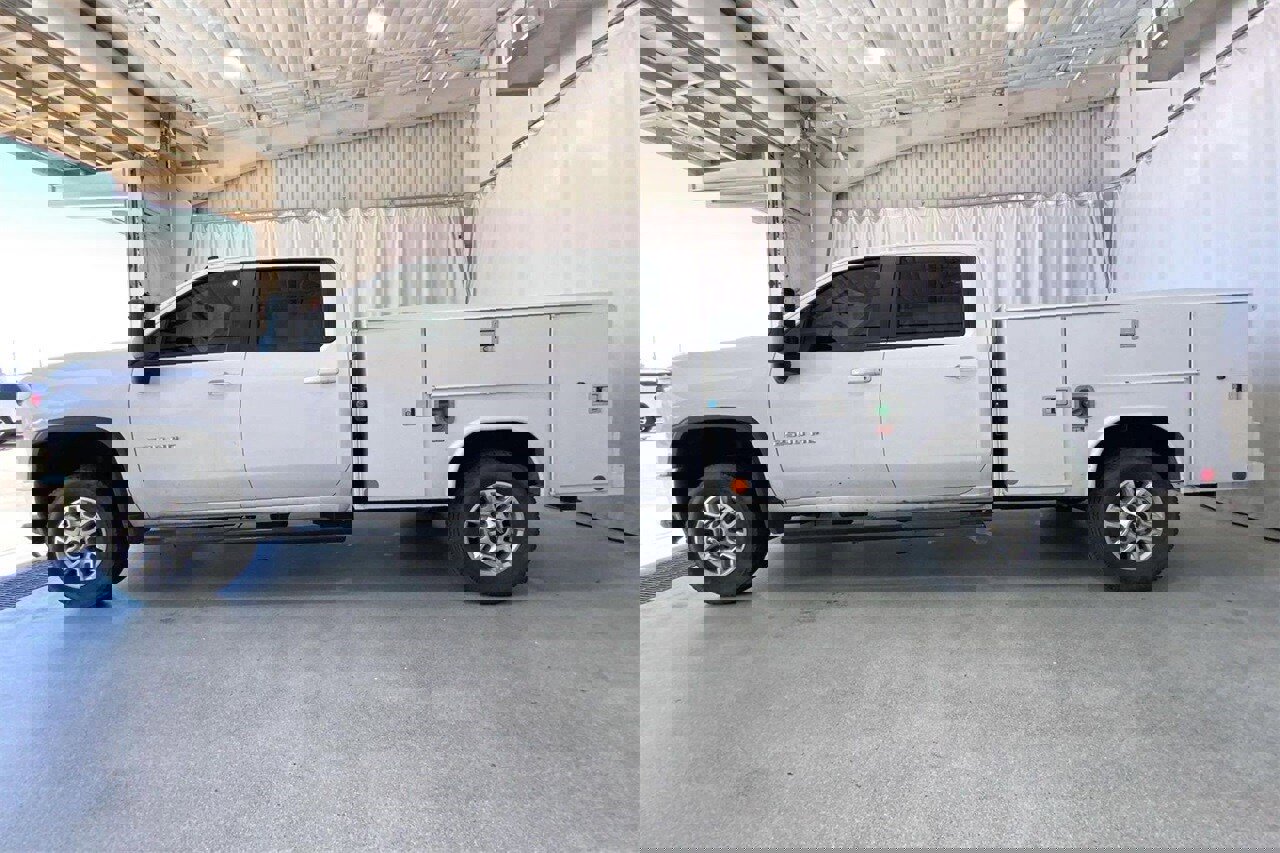 Used 2023 Chevrolet Silverado 2500 LT w/ Snow Plow Prep/Camper Package image 26