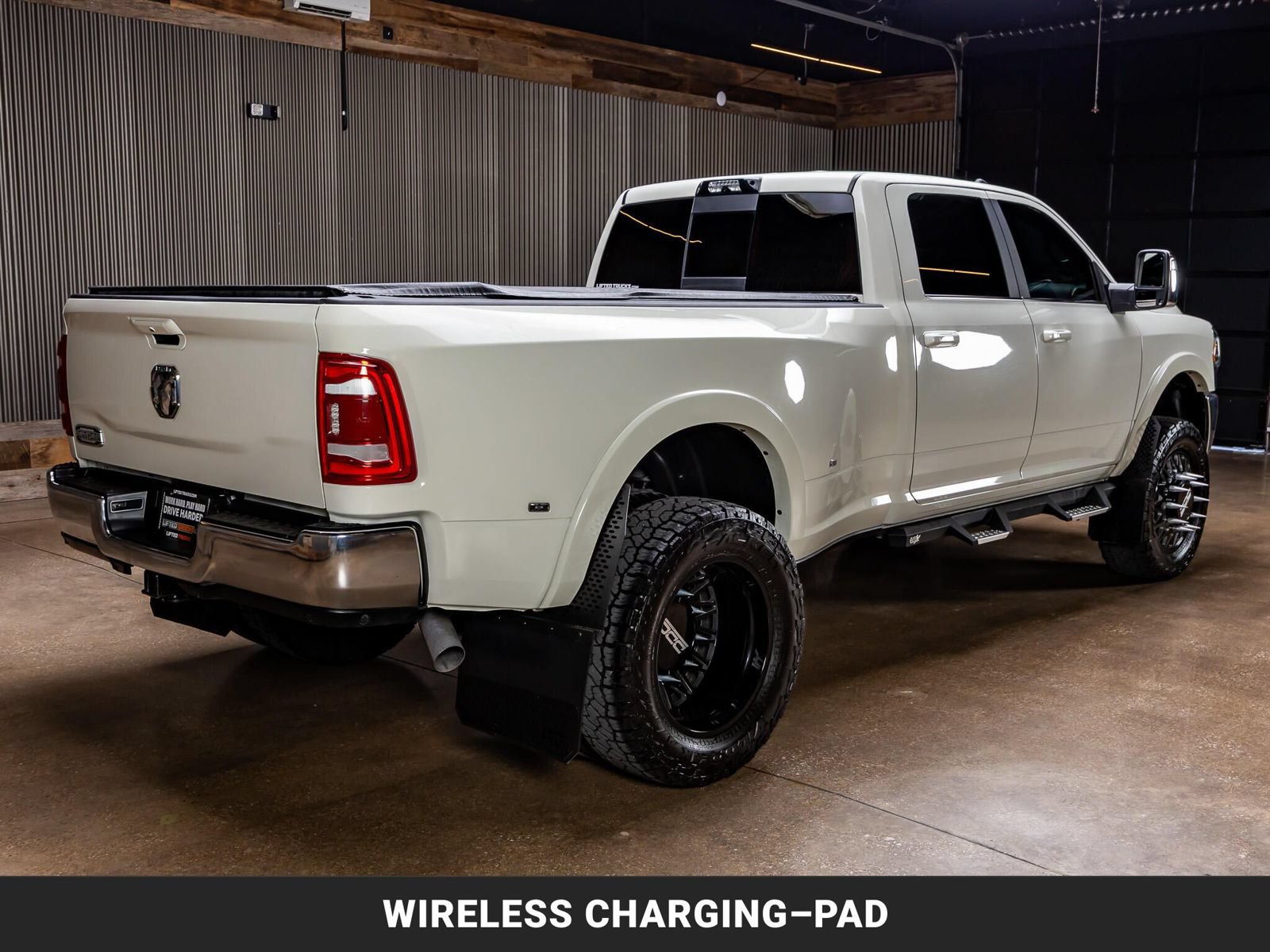 Used 2024 RAM 3500 Limited AWD/4WD image 9