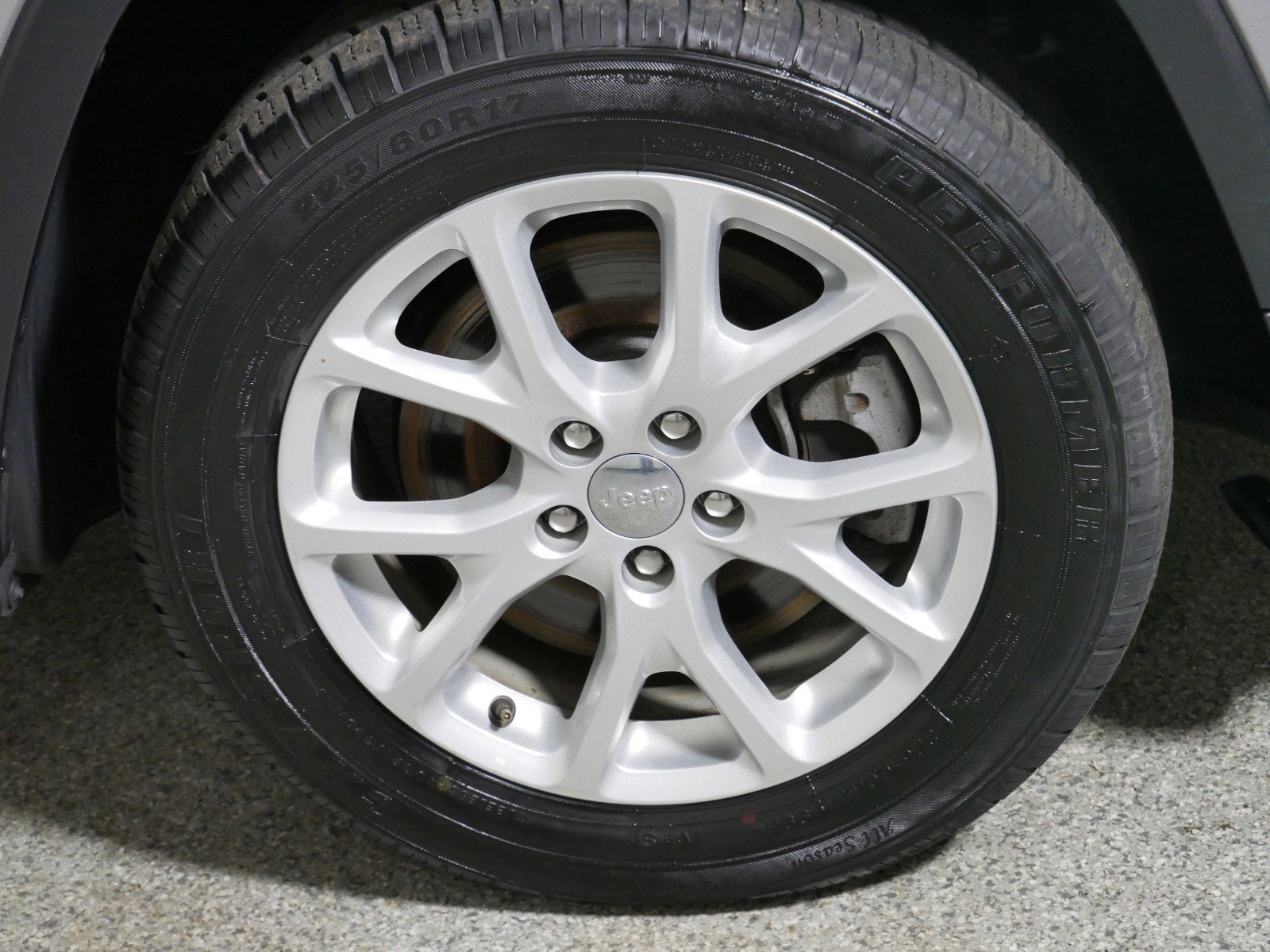 Used 2018 Jeep Cherokee Latitude Plus w/ Cold Weather Group image 15