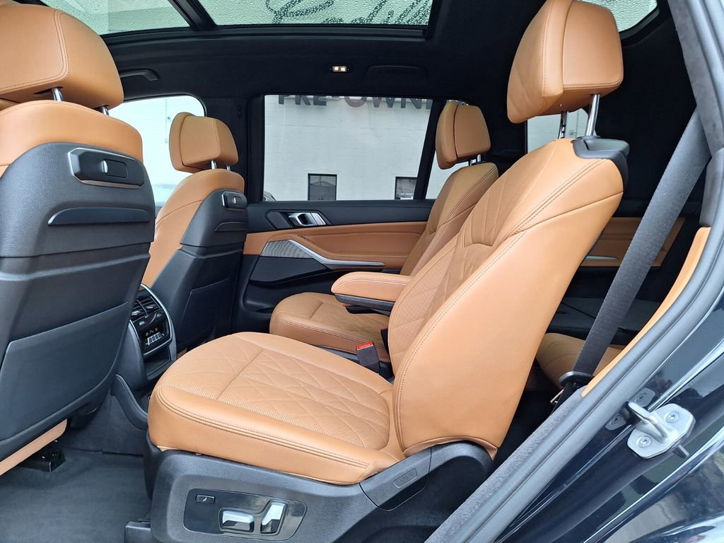 Used 2023 BMW X7 xDrive40i w/ M Sport Package AWD/4WD image 10