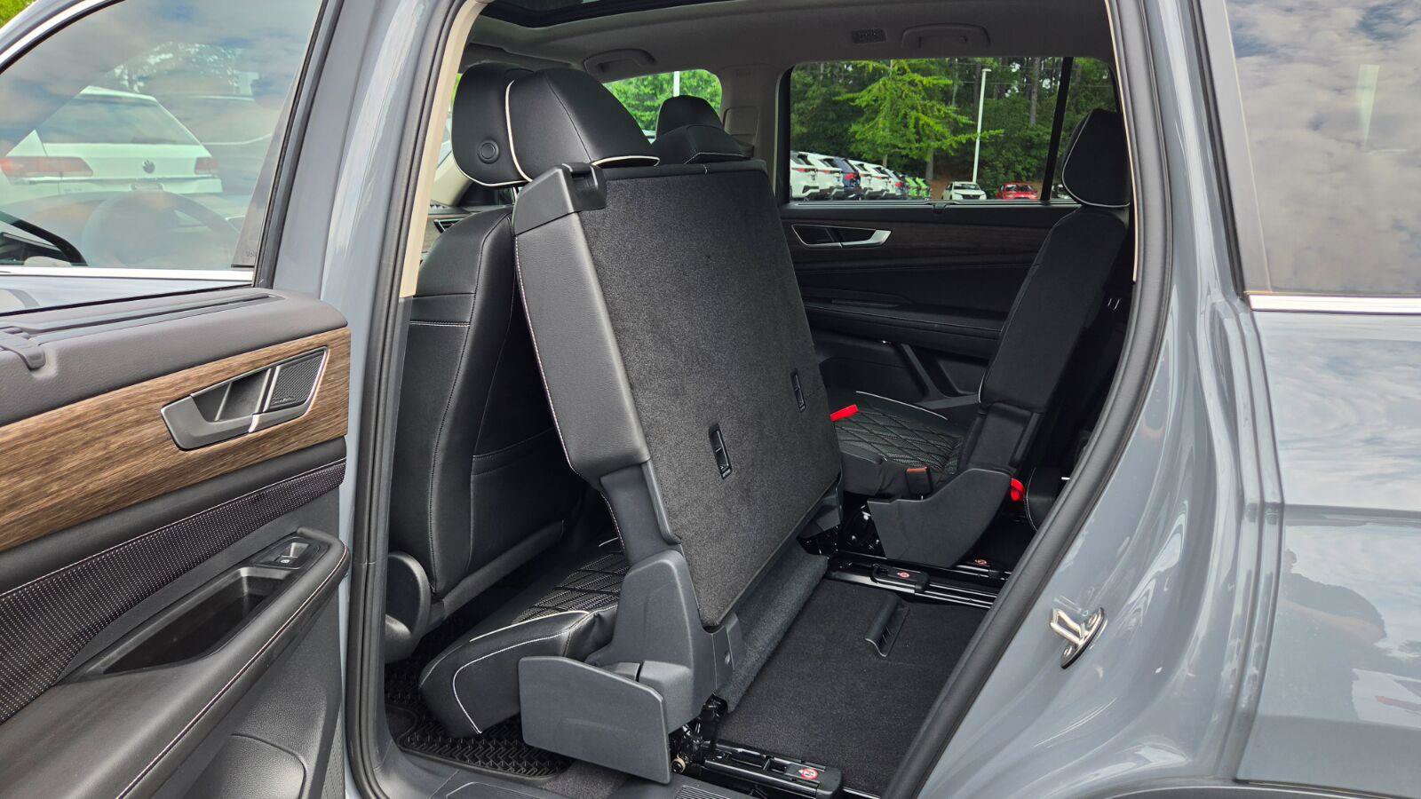 Certified 2025 Volkswagen Atlas SEL Premium R-Line AWD/4WD image 55