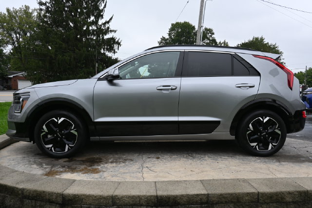 Used 2023 Kia Niro Wind w/ Wind Preserve Package FWD image 8