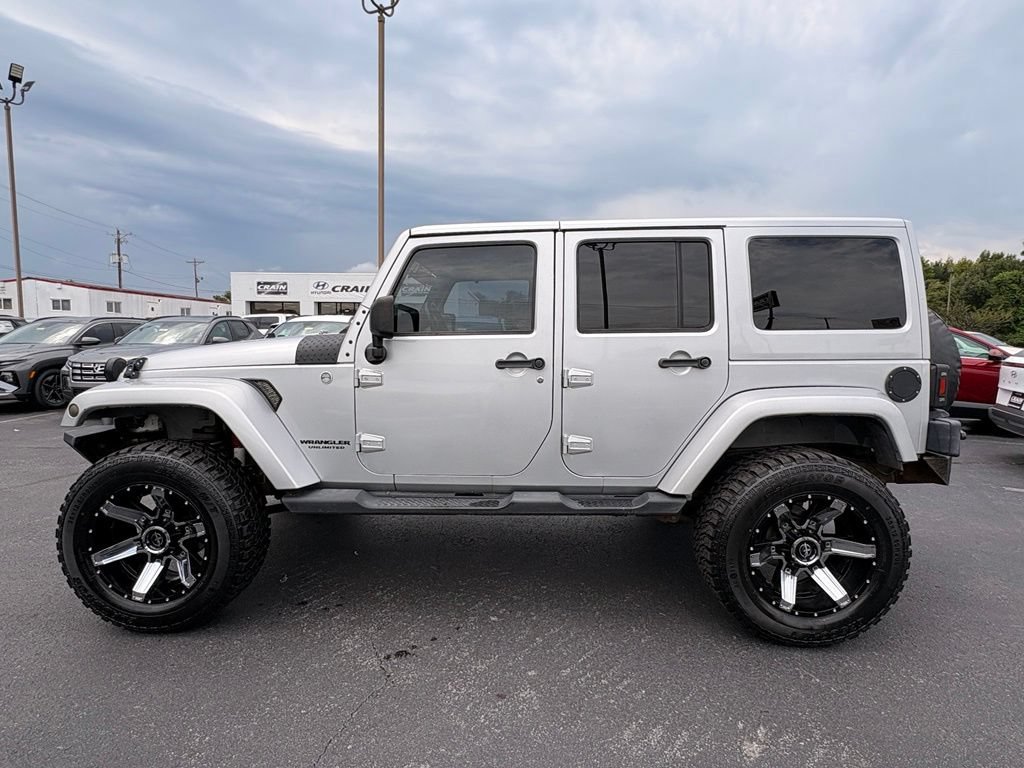Used 2012 Jeep Wrangler Unlimited Sahara AWD/4WD image 4