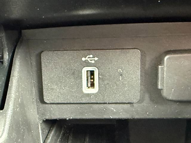 Used 2018 Ford Explorer XLT w/ Equipment Group 202A AWD/4WD image 29