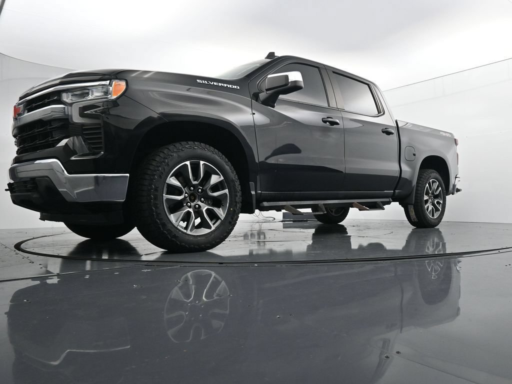 Used 2022 Chevrolet Silverado 1500 LT AWD/4WD image 34