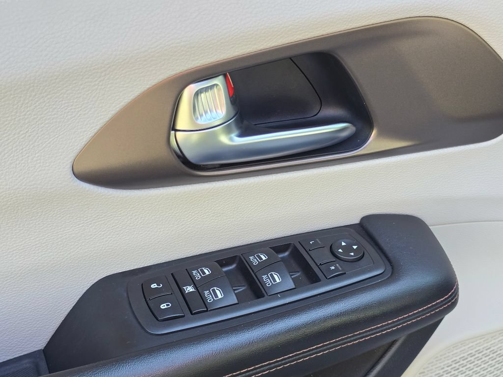 Used 2019 Chrysler Pacifica Touring-L Plus w/ Advanced Safetytec Group FWD image 35