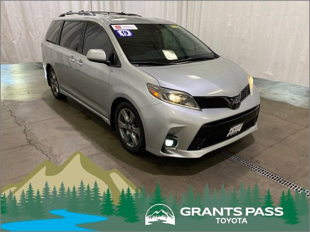 Certified 2019 Toyota Sienna SE Premium image 1