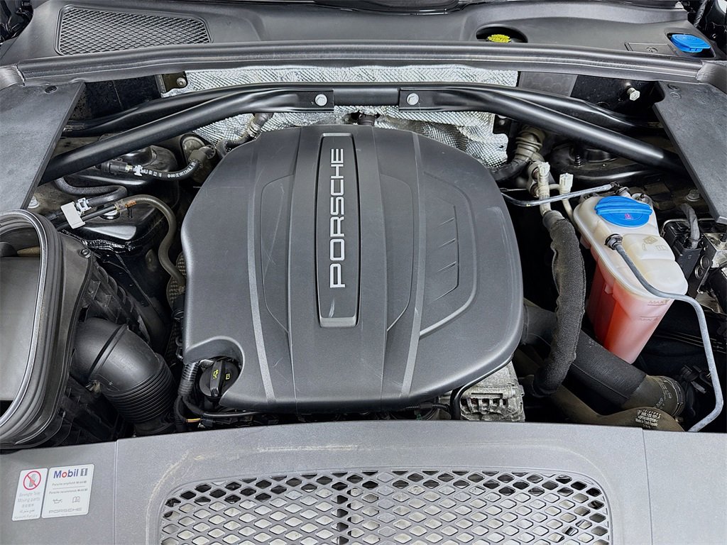 Used 2017 Porsche Macan image 32