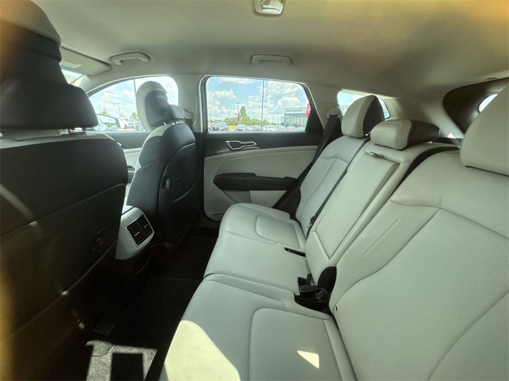 Used 2024 Kia Sportage EX image 12