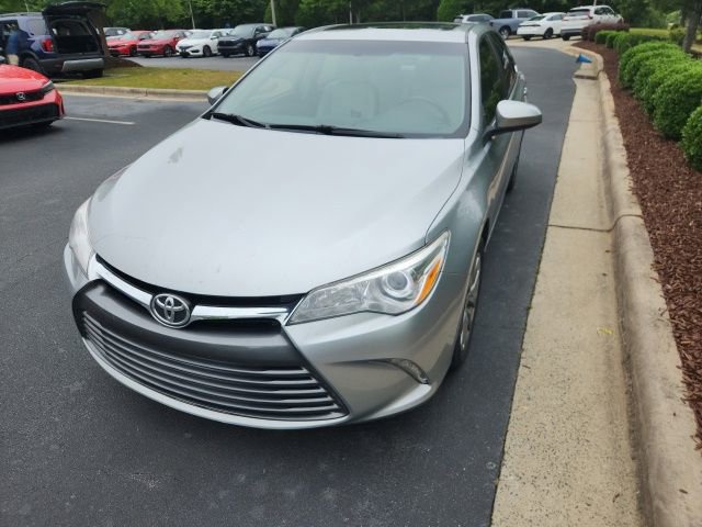 Used 2017 Toyota Camry XLE w/ Moonroof Package FWD image 3