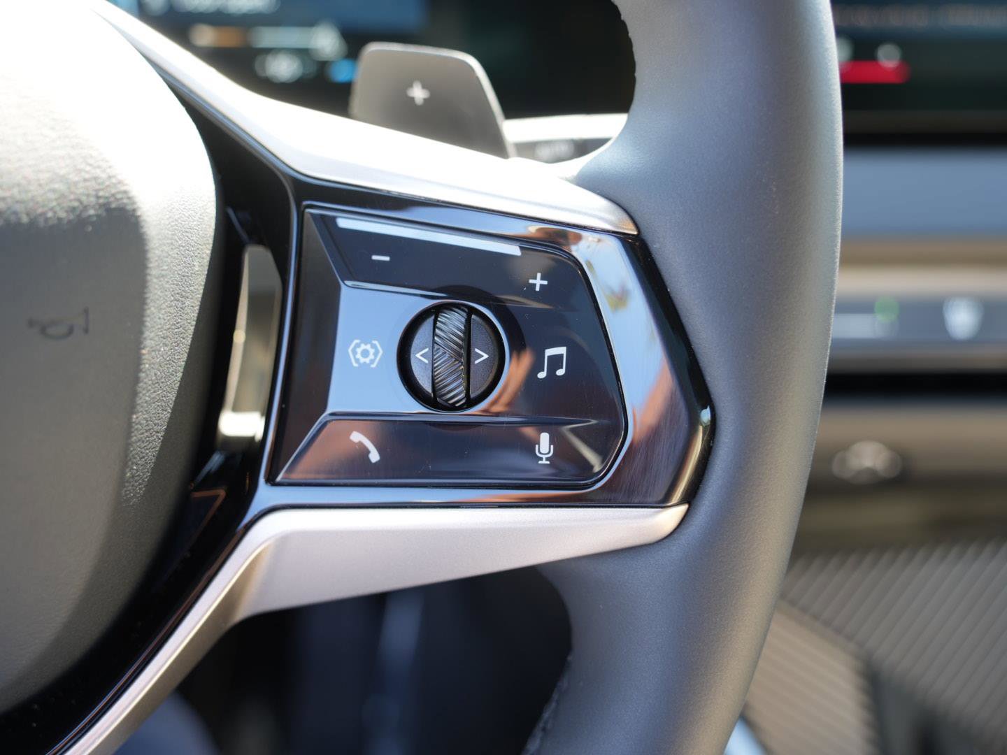 Used 2025 BMW X3 xDrive30i w/ Convenience Package image 18