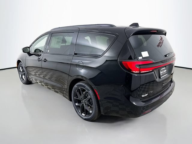 New 2027 Chrysler Pacifica Limited FWD image 5