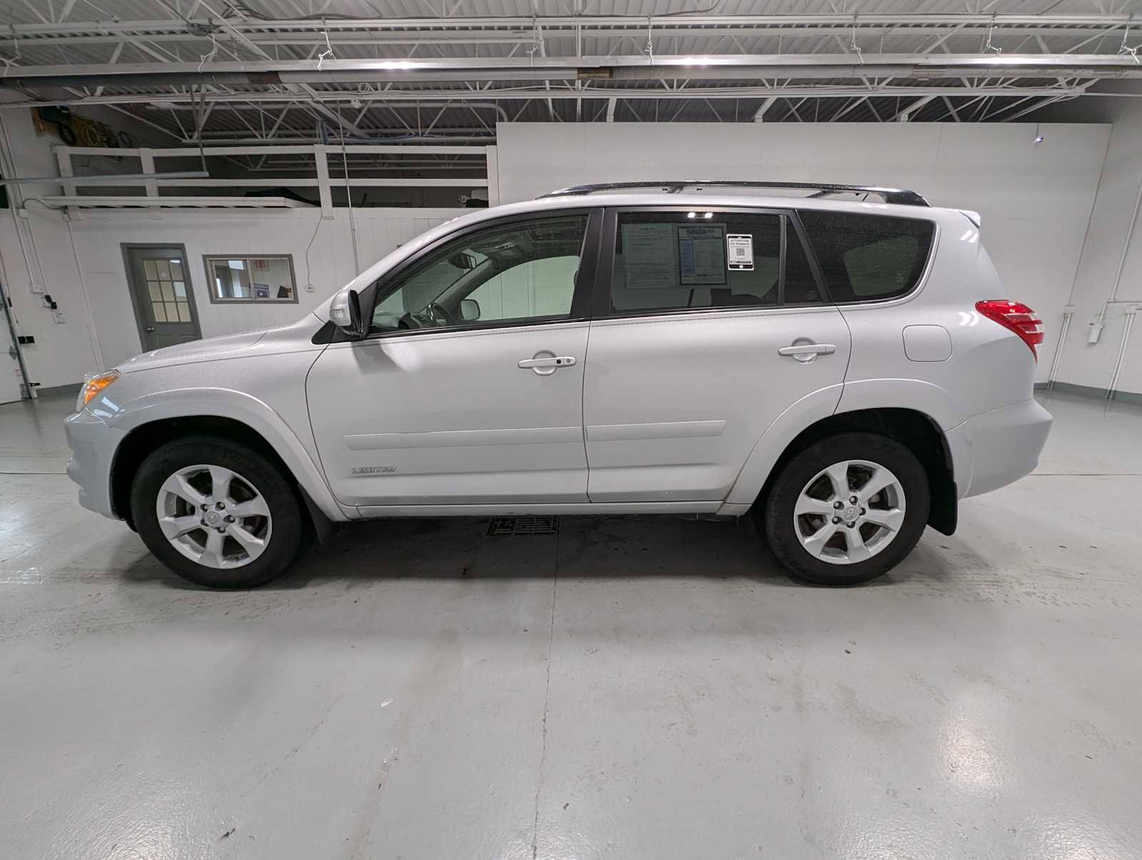 Used 2011 Toyota RAV4 Limited w/ Limited Extra Value Pkg AWD/4WD image 11