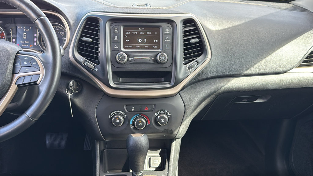 Used 2018 Jeep Cherokee Latitude FWD image 32