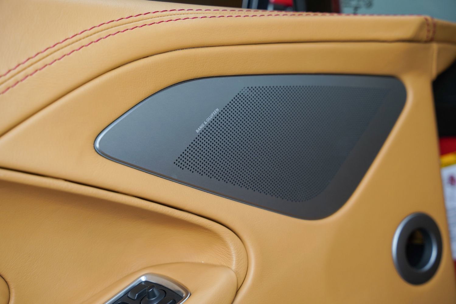 Used 2014 Aston Martin Vanquish Volante RWD image 40