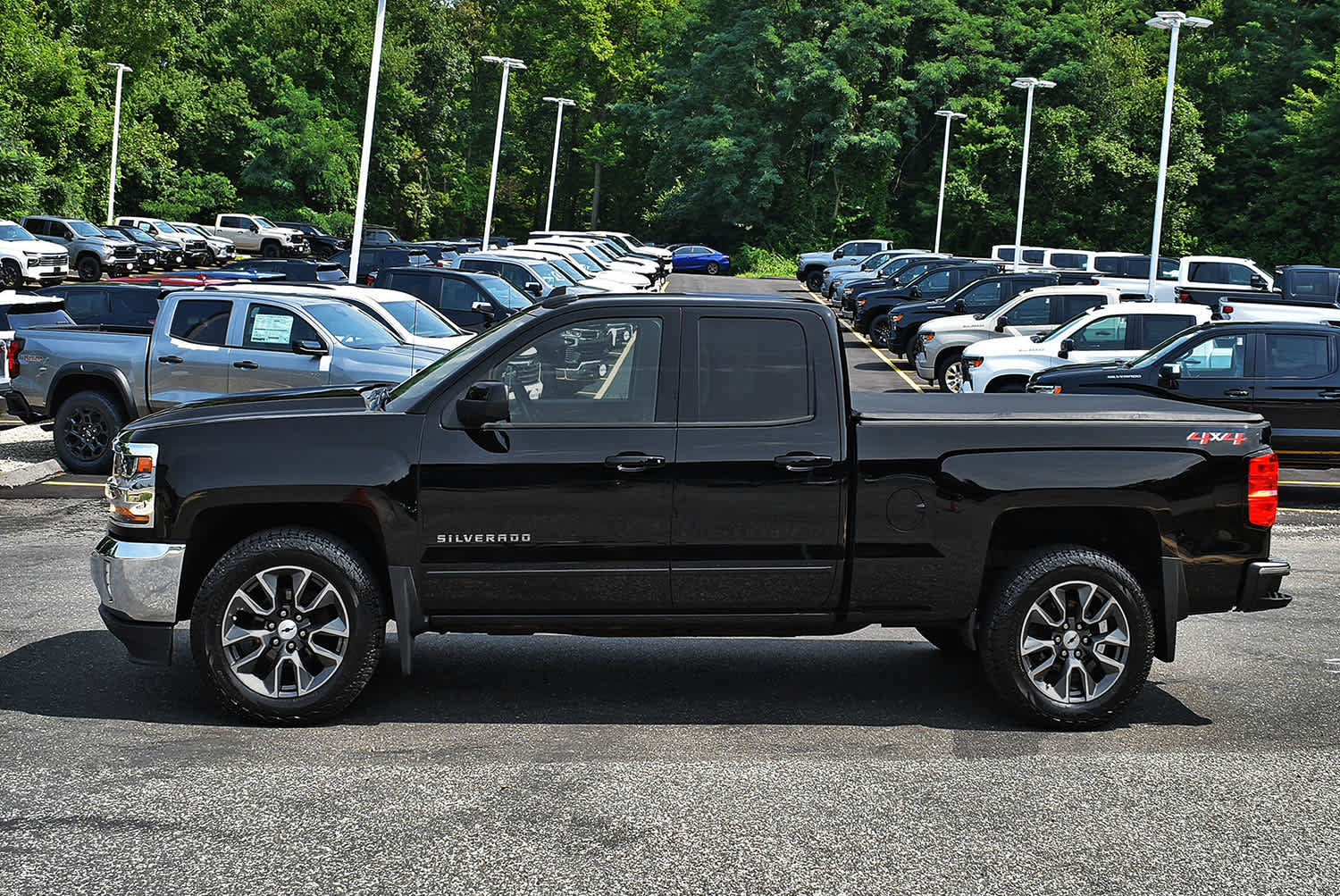 Used 2019 Chevrolet Silverado 1500 LT w/ All Star Edition AWD/4WD image 4