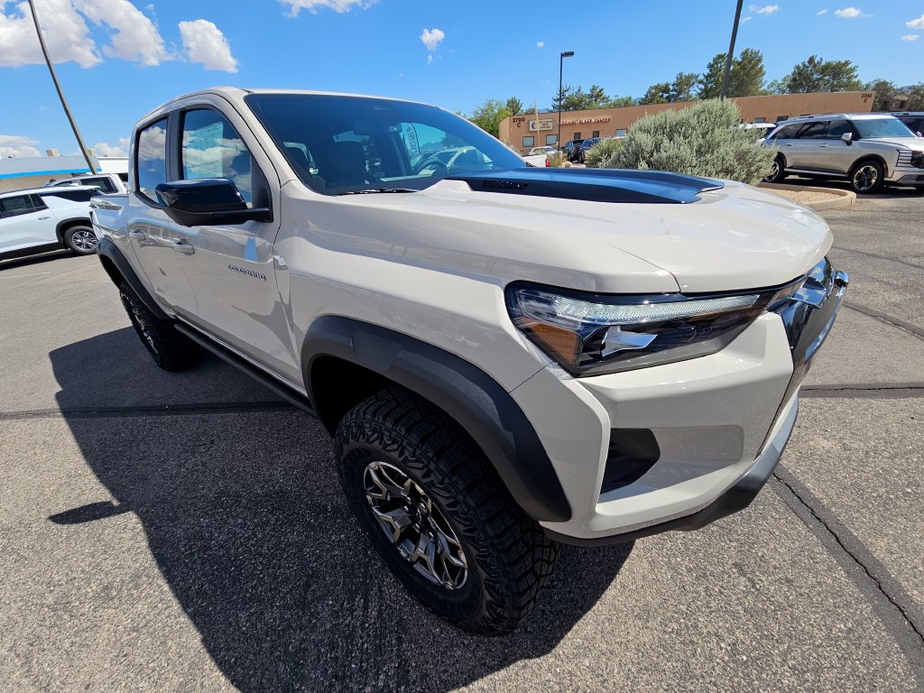 New 2026 Chevrolet Colorado ZR2 w/ Technology Package AWD/4WD image 7