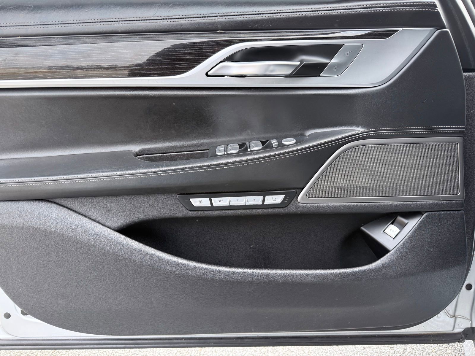 Used 2018 BMW 750i xDrive image 41