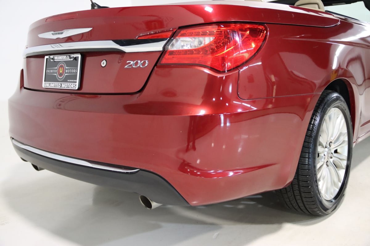 Used 2013 Chrysler 200 Limited FWD image 9