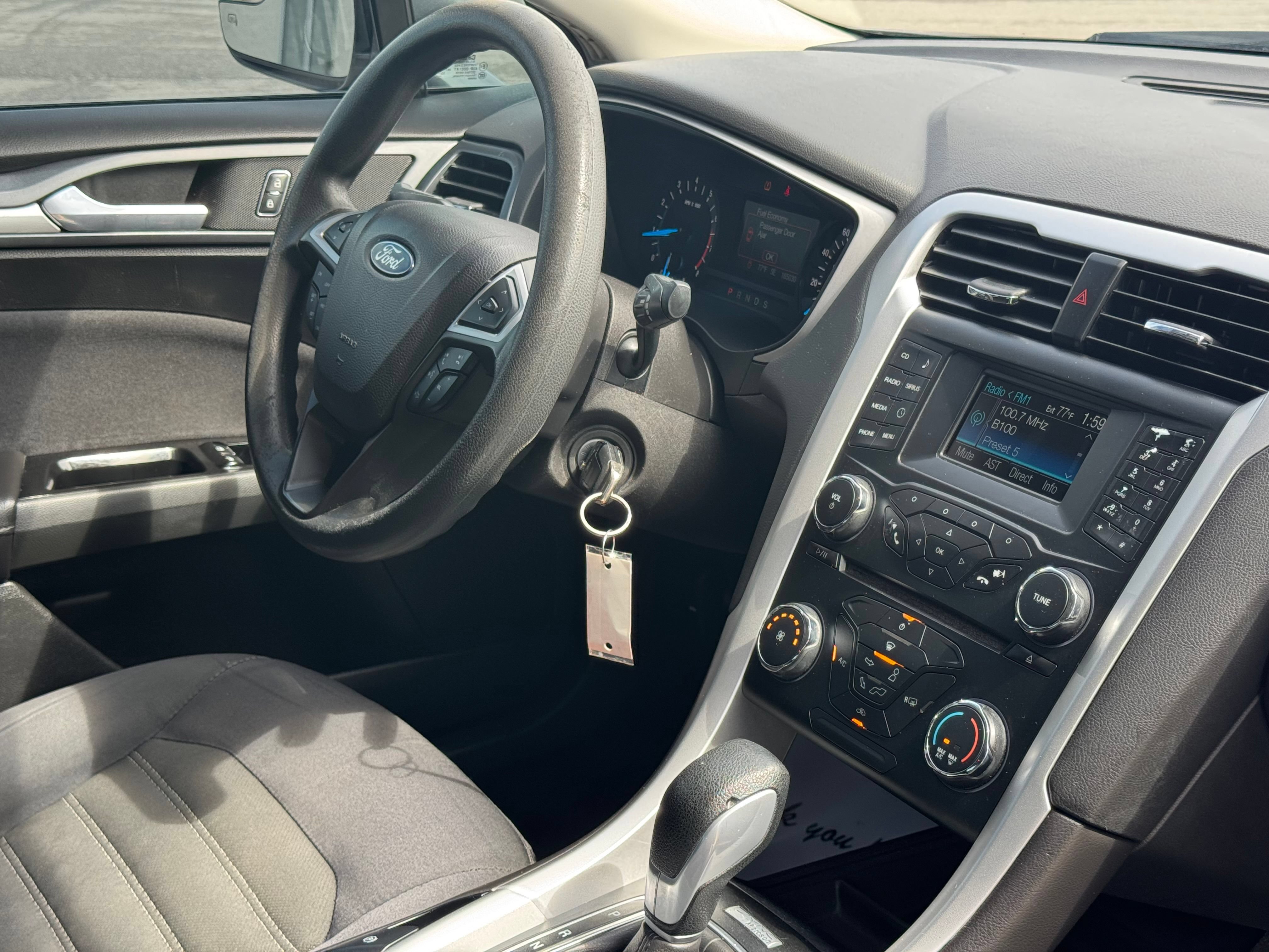 Used 2014 Ford Fusion SE FWD image 11