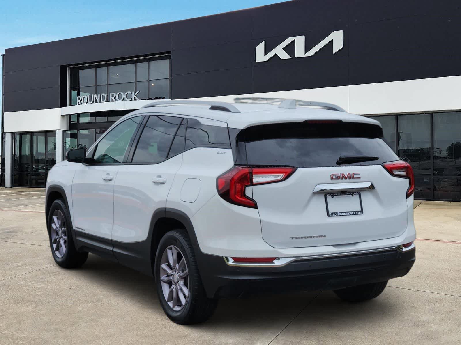 Used 2022 GMC Terrain SLT w/ Tech Package FWD image 5