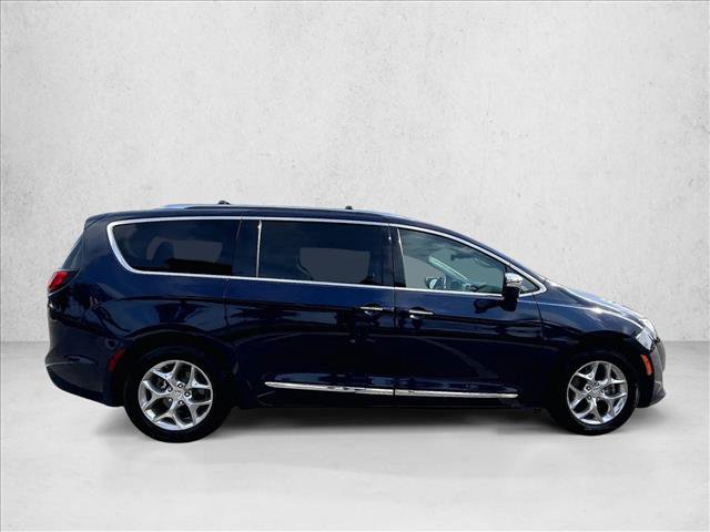 Used 2018 Chrysler Pacifica Limited w/ Advanced Safetytec Group FWD image 5