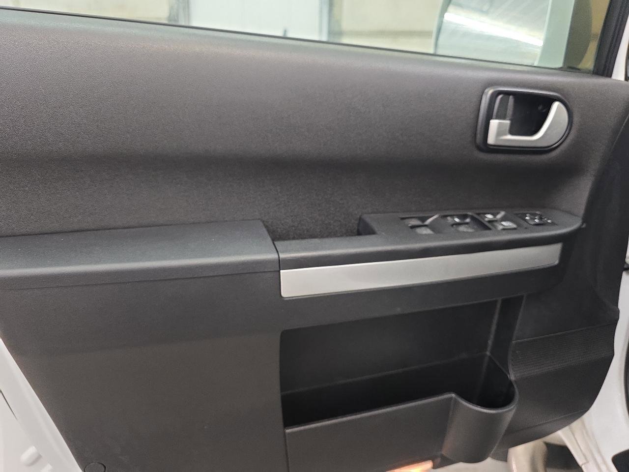 Used 2011 Mitsubishi Endeavor LS image 22