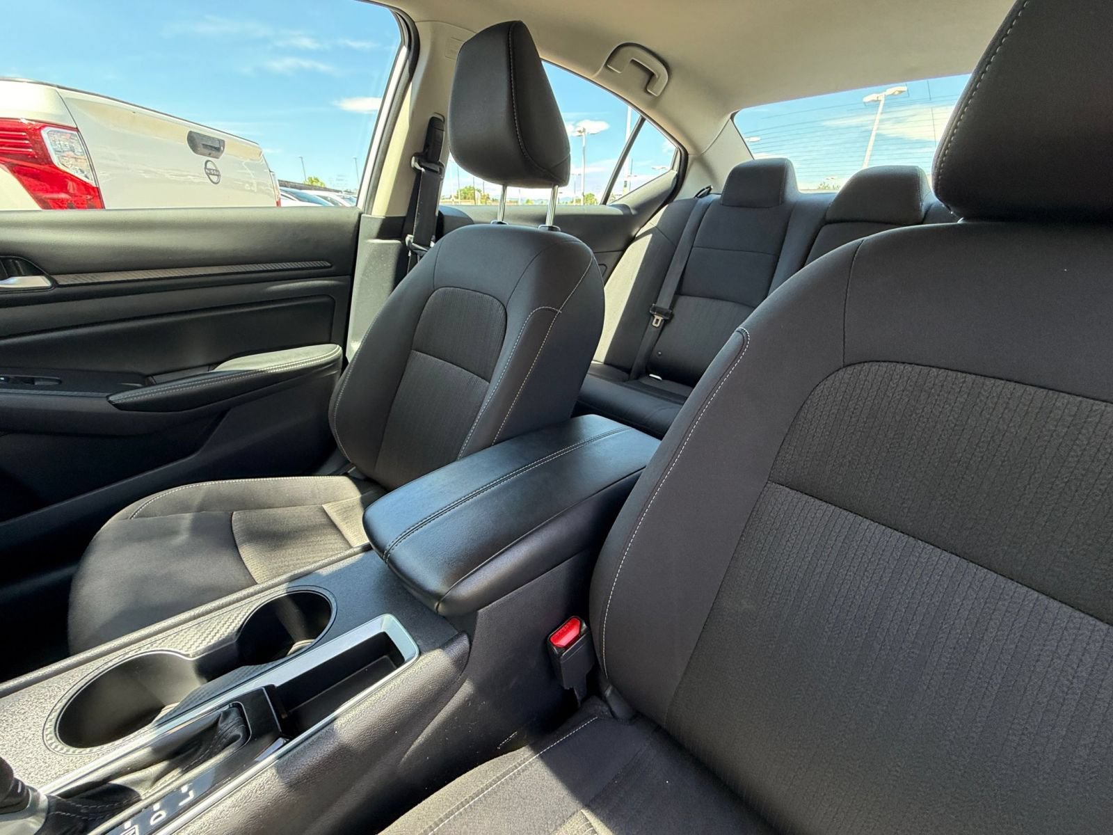 Used 2025 Nissan Altima 2.5 SV FWD image 36