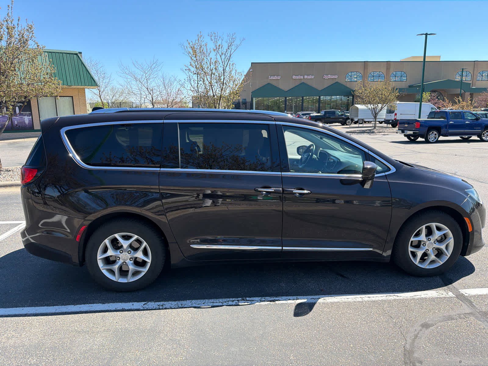 Used 2017 Chrysler Pacifica Touring-L Plus w/ Advanced Safetytec Group FWD image 8