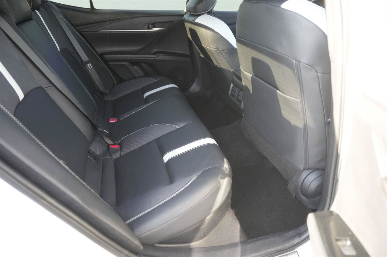 Used 2025 Toyota Camry SE w/ Convenience Package FWD image 15