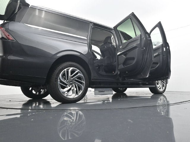 Used 2025 Lincoln Navigator L Reserve AWD/4WD image 45