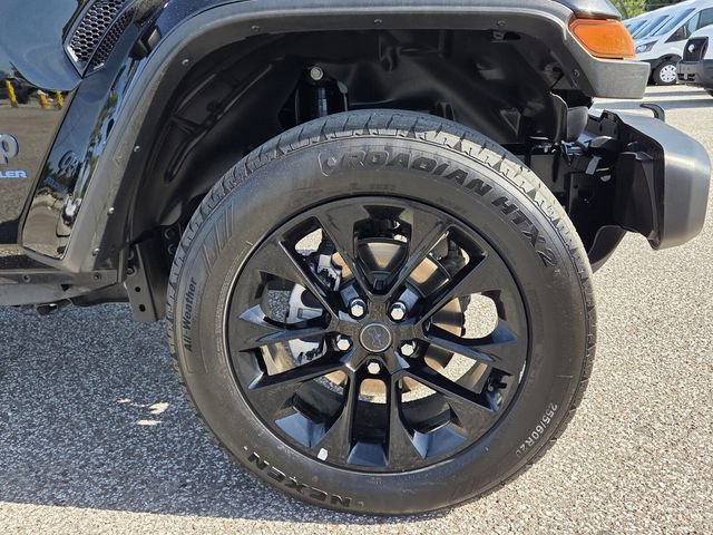 Used 2025 Jeep Wrangler Unlimited Sahara w/ Safety Group AWD/4WD image 11
