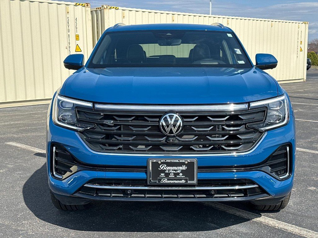 Used 2025 Volkswagen Atlas Cross Sport SEL Premium R-Line image 2