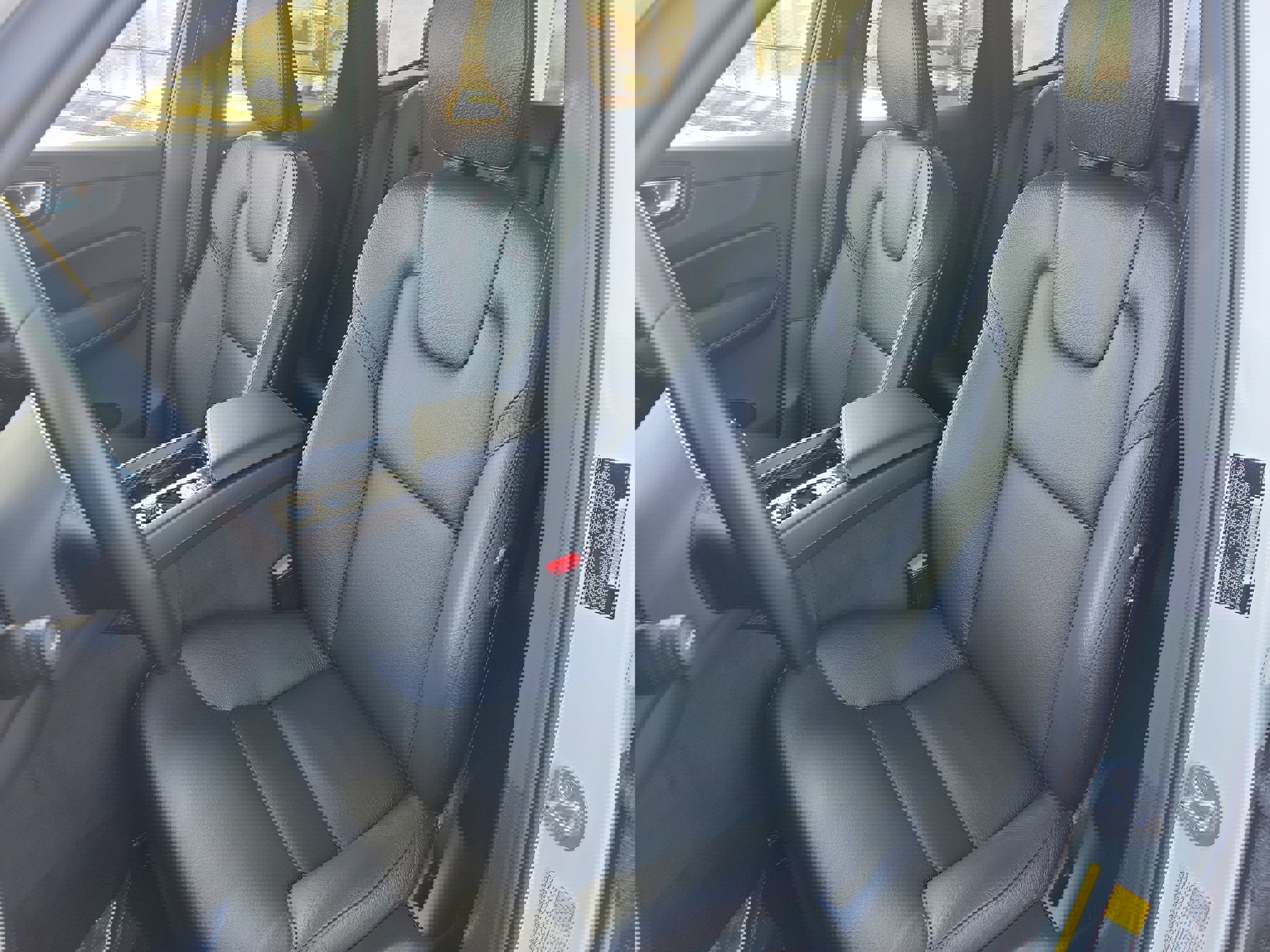 Used 2025 Volvo XC60 B5 Plus image 4