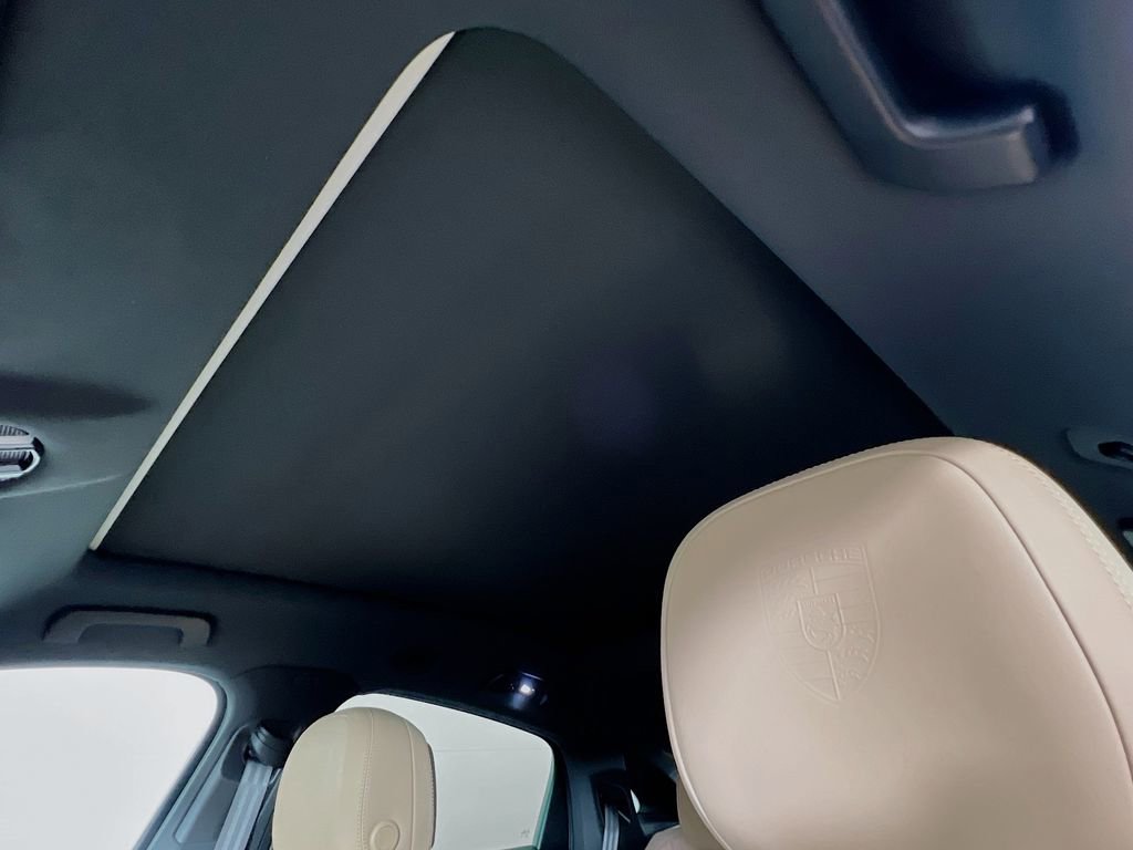 Certified 2023 Porsche Cayenne Platinum Edition image 14